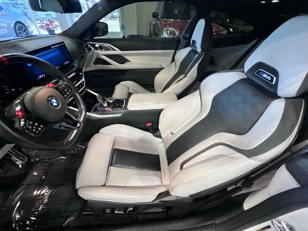 2025 BMW M4 Image 13