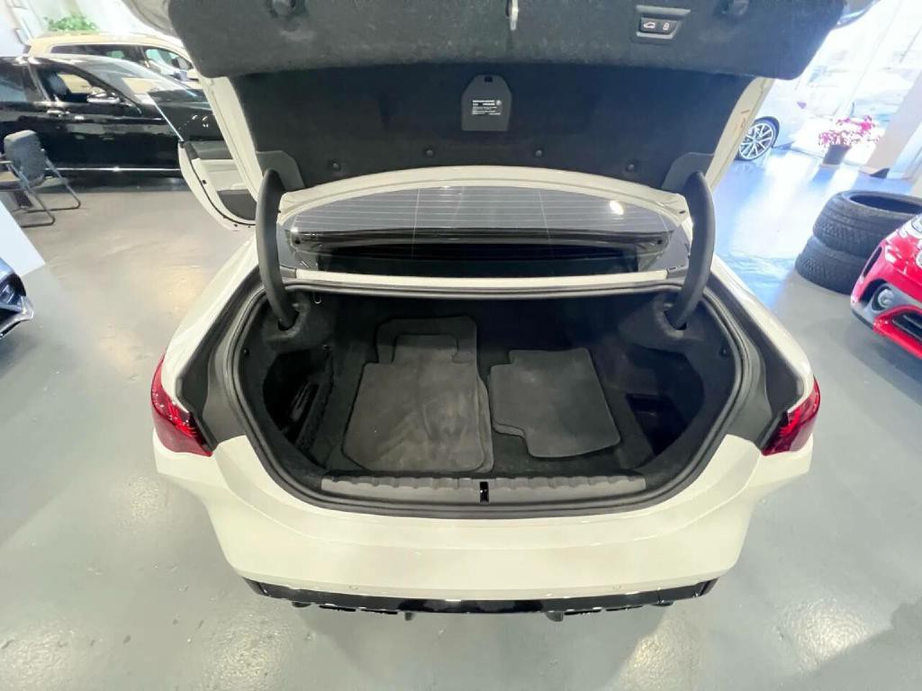 2025 BMW M4 Image 31