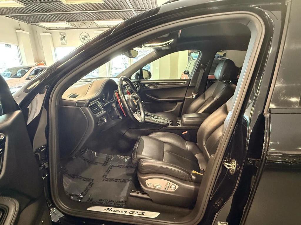 2017 Porsche Macan Image 10