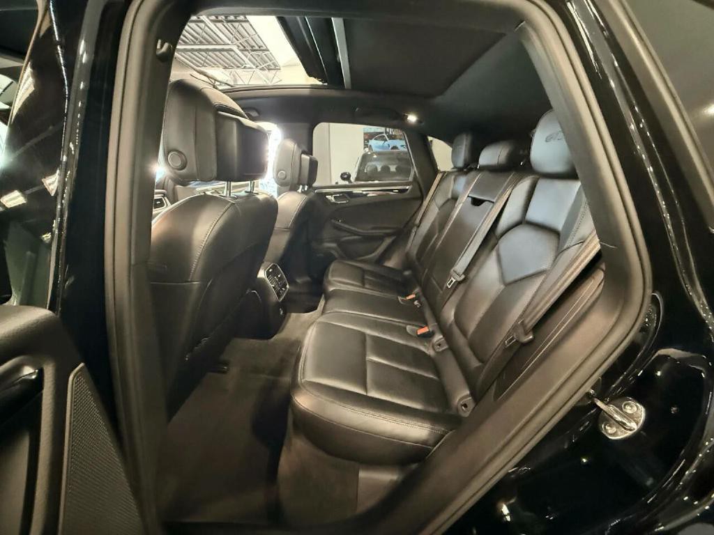 2017 Porsche Macan Image 14