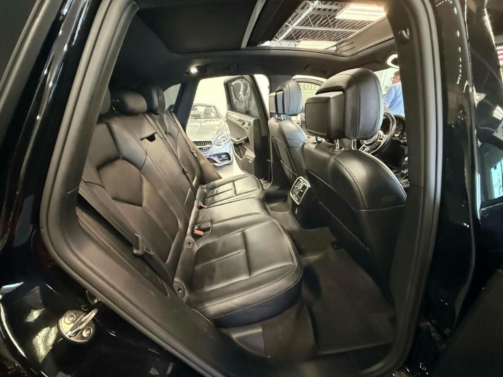 2017 Porsche Macan Image 16