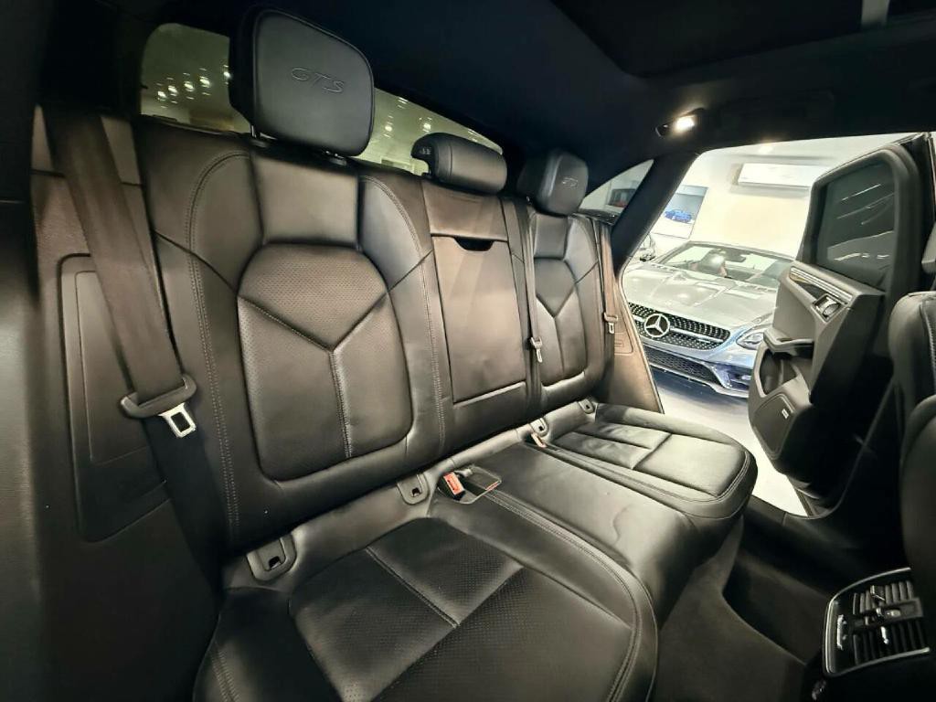 2017 Porsche Macan Image 17