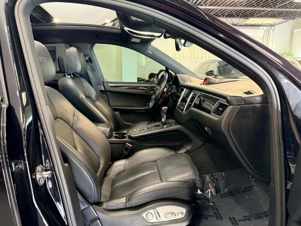2017 Porsche Macan Image 19