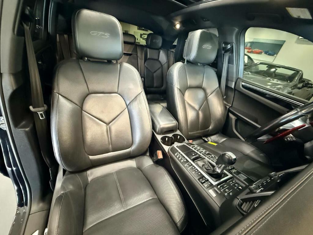 2017 Porsche Macan Image 20