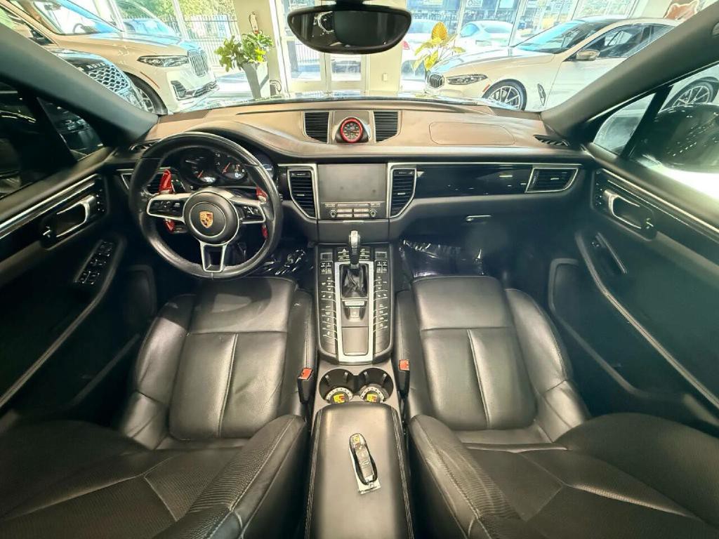 2017 Porsche Macan Image 22