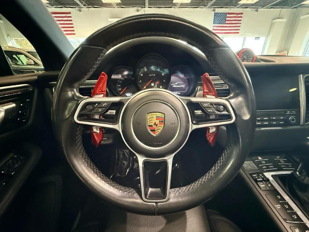 2017 Porsche Macan Image 23