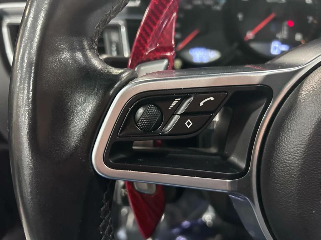 2017 Porsche Macan Image 25