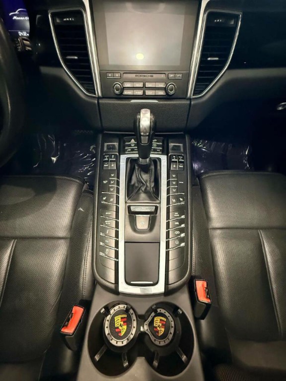 2017 Porsche Macan Image 26