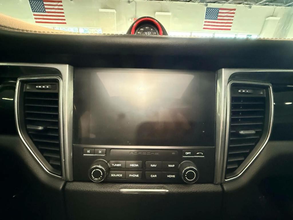 2017 Porsche Macan Image 27