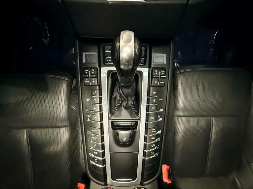 2017 Porsche Macan Image 28