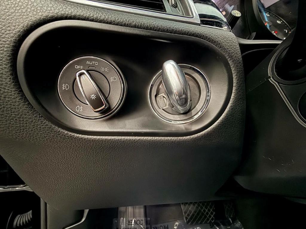 2017 Porsche Macan Image 30