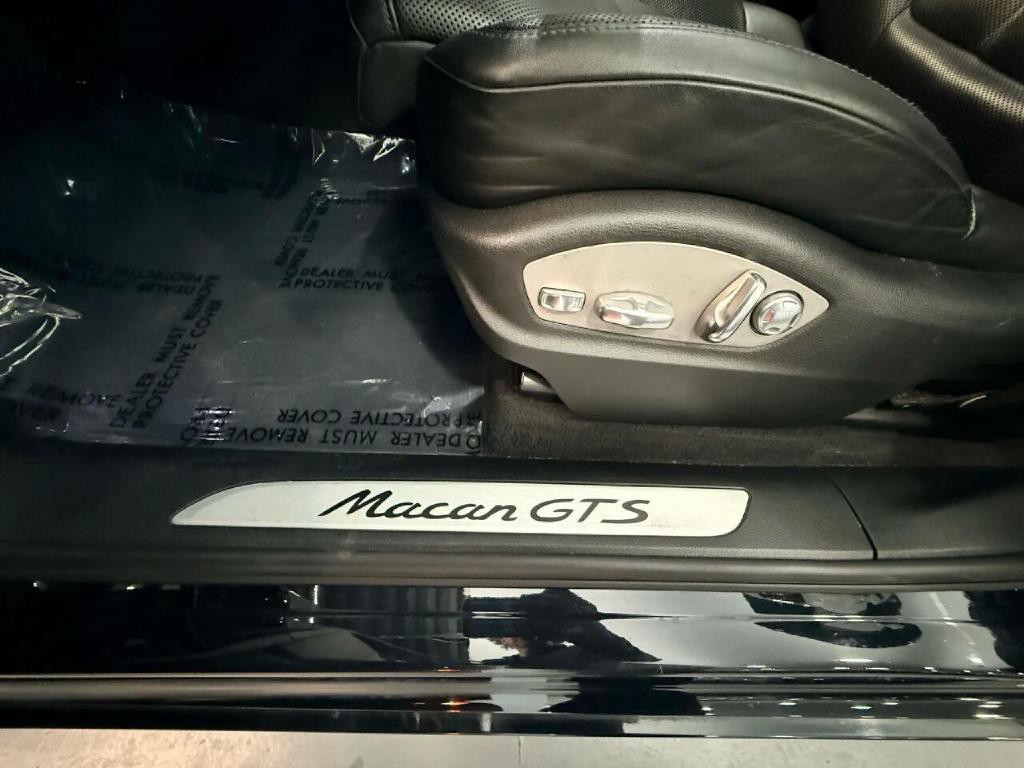 2017 Porsche Macan Image 35