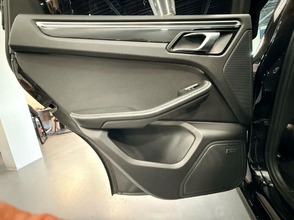 2017 Porsche Macan Image 36