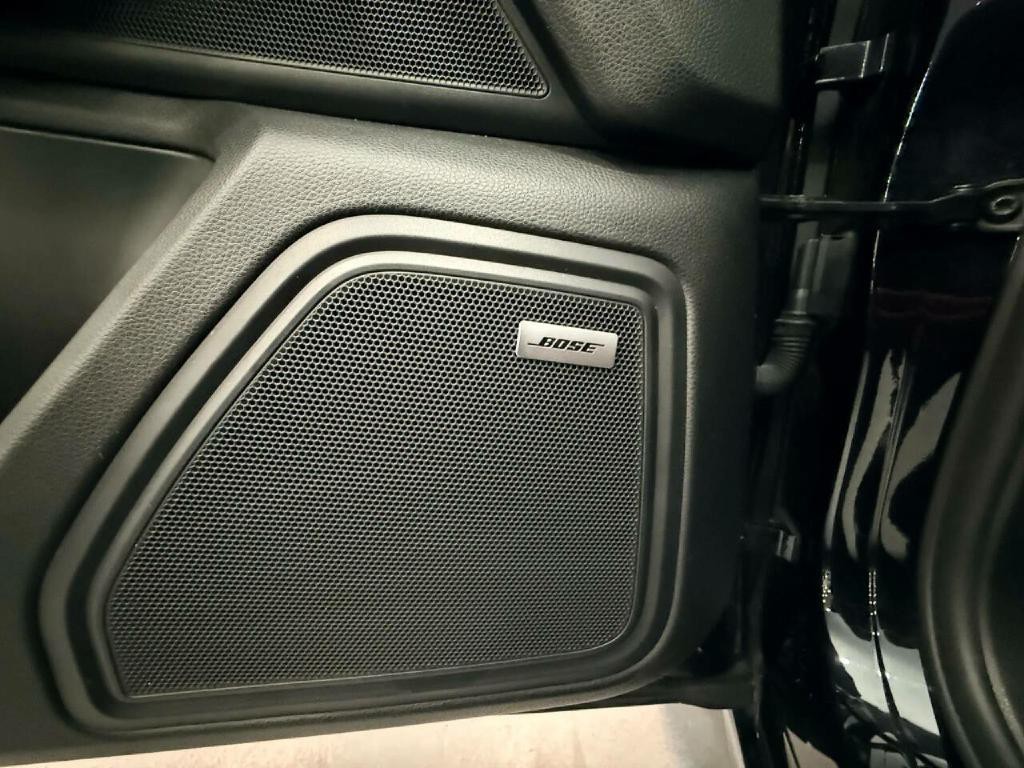 2017 Porsche Macan Image 40