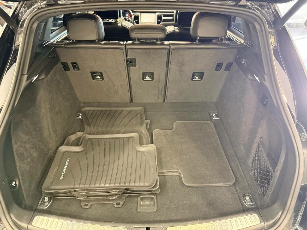 2017 Porsche Macan Image 47