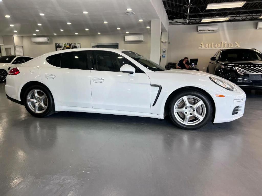 2015 Porsche Panamera Image 8