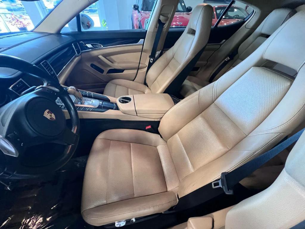 2015 Porsche Panamera Image 9