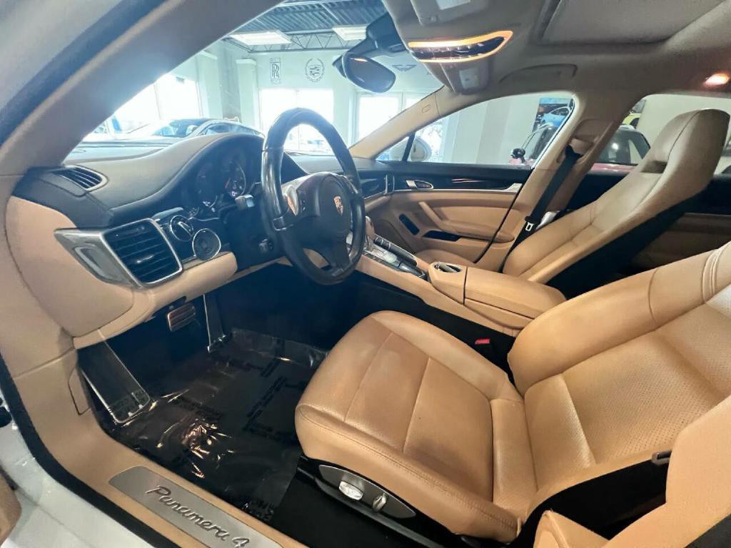 2015 Porsche Panamera Image 11