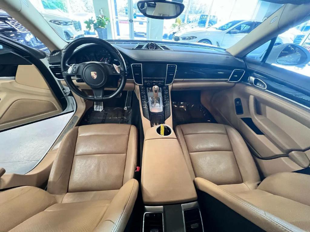 2015 Porsche Panamera Image 12