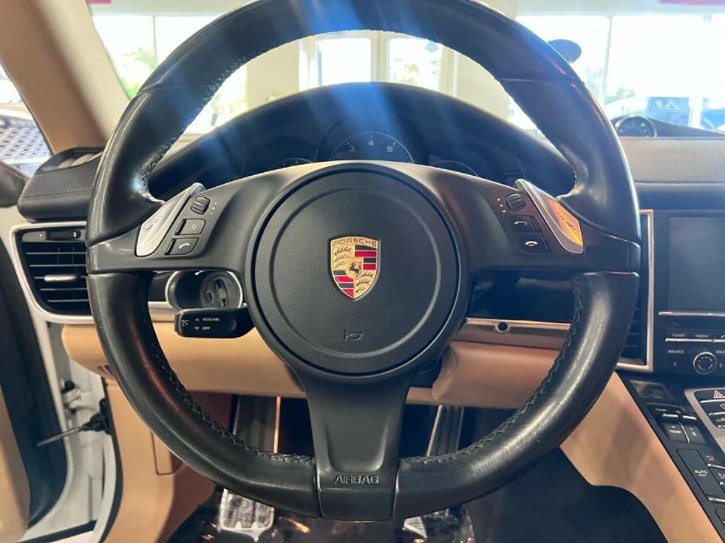 2015 Porsche Panamera Image 13