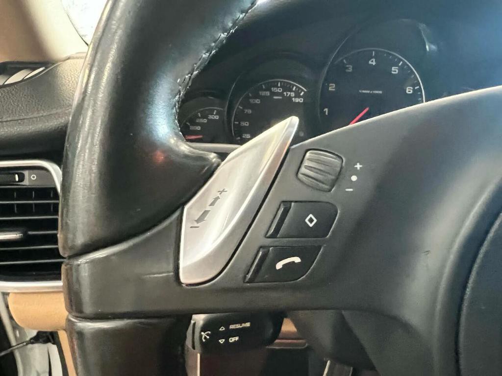 2015 Porsche Panamera Image 15