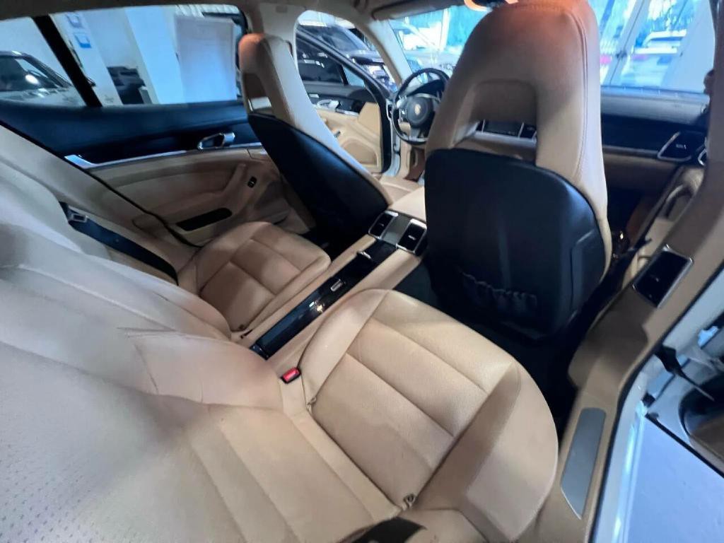 2015 Porsche Panamera Image 21