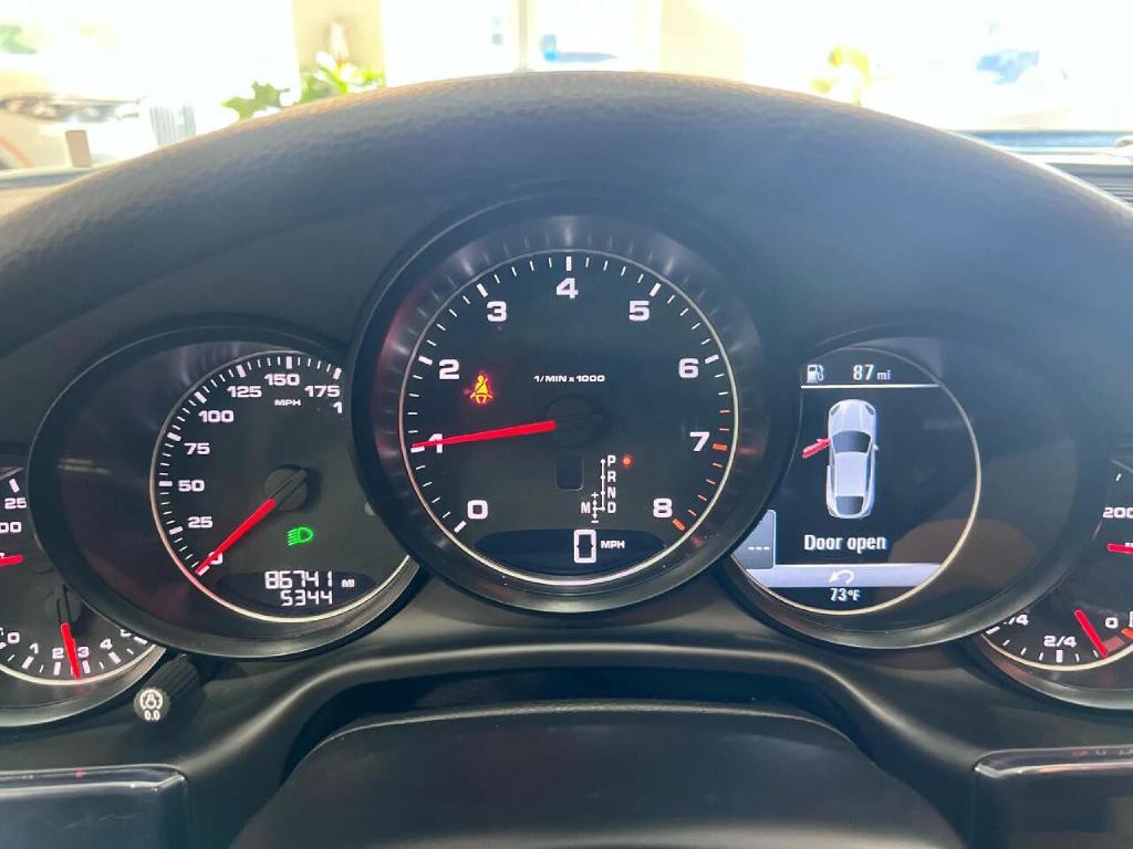 2015 Porsche Panamera Image 25