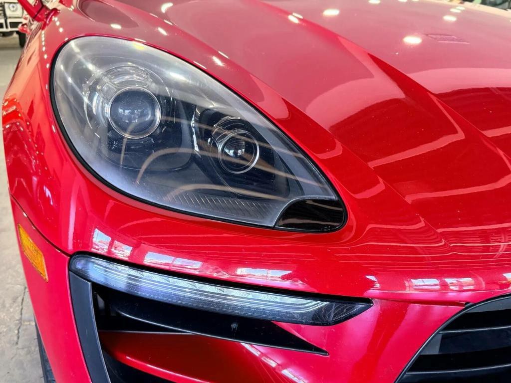 2017 Porsche Macan Image 10