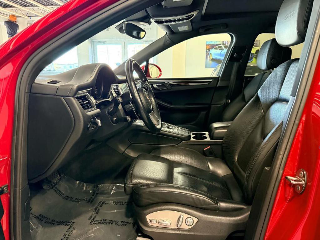 2017 Porsche Macan Image 12