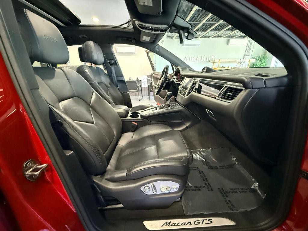 2017 Porsche Macan Image 17