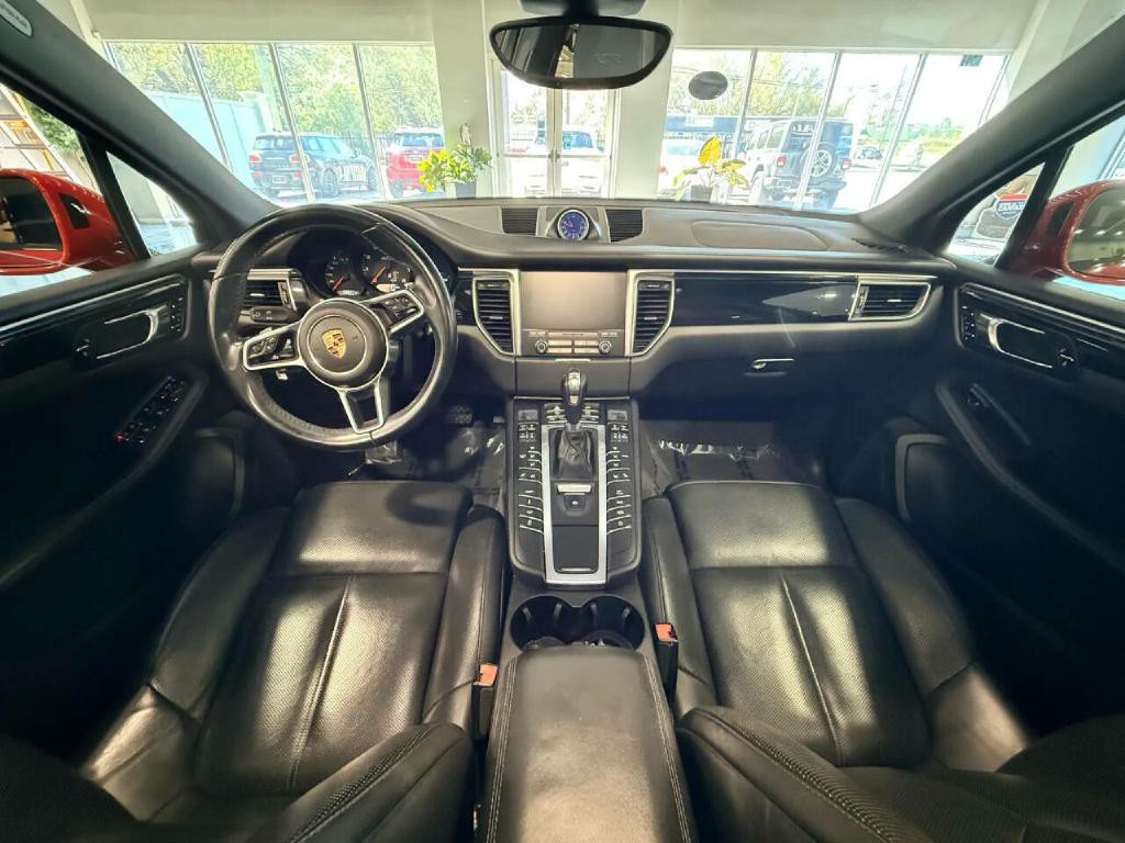 2017 Porsche Macan Image 19