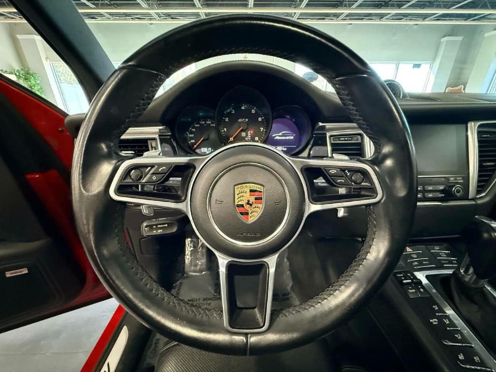 2017 Porsche Macan Image 21