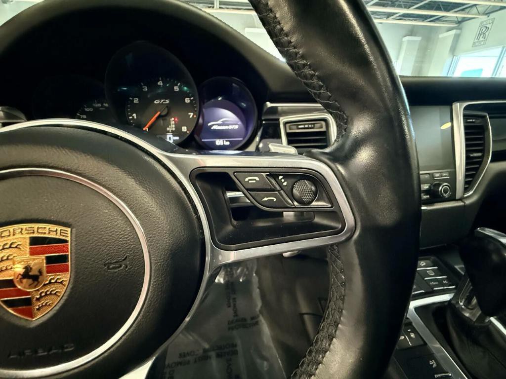 2017 Porsche Macan Image 23