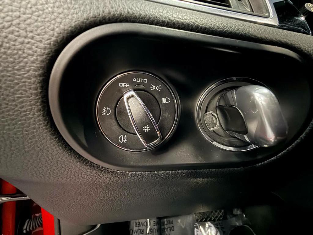 2017 Porsche Macan Image 26