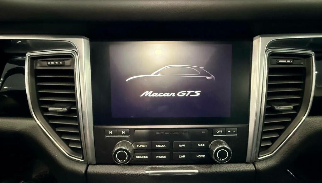 2017 Porsche Macan Image 27