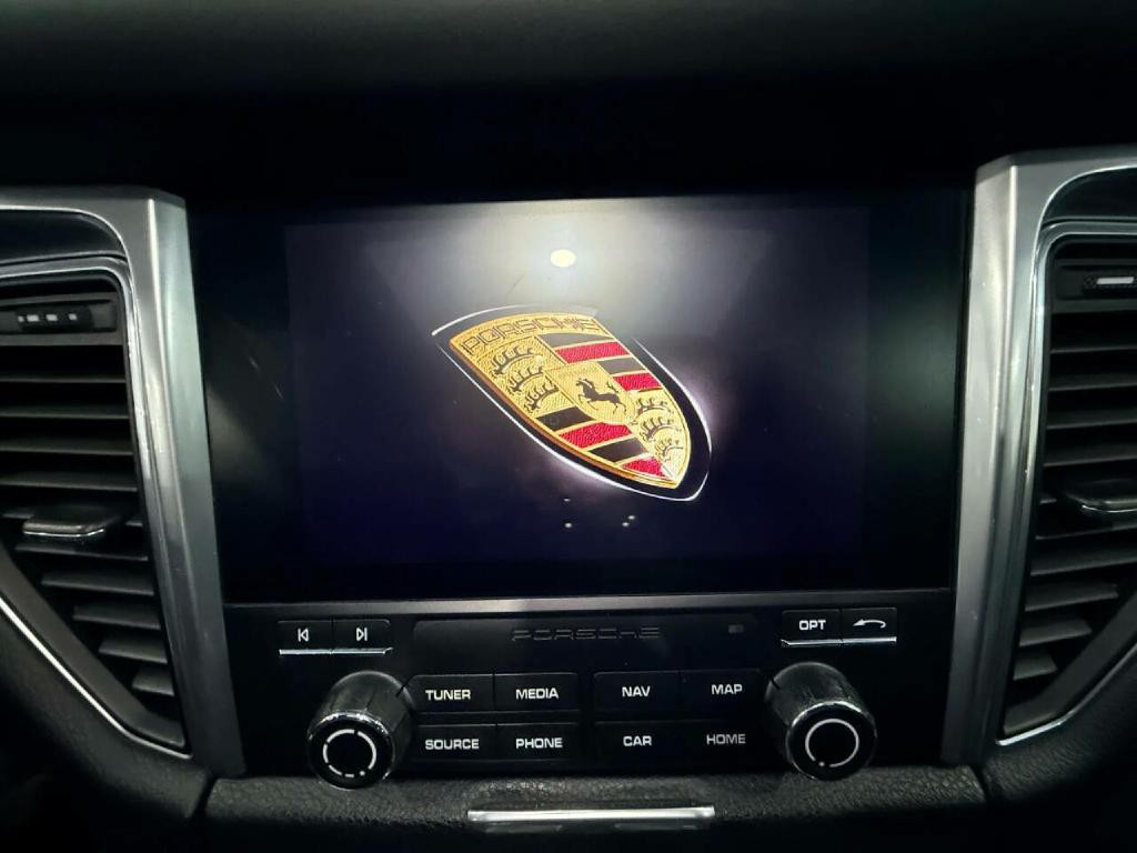 2017 Porsche Macan Image 28