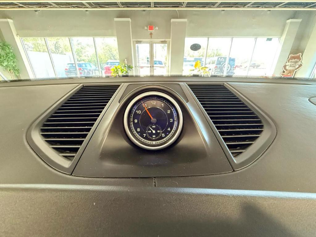 2017 Porsche Macan Image 32