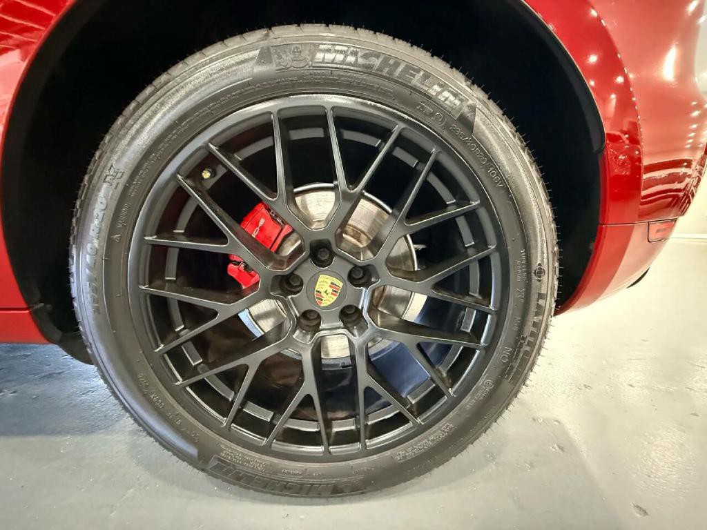 2017 Porsche Macan Image 40