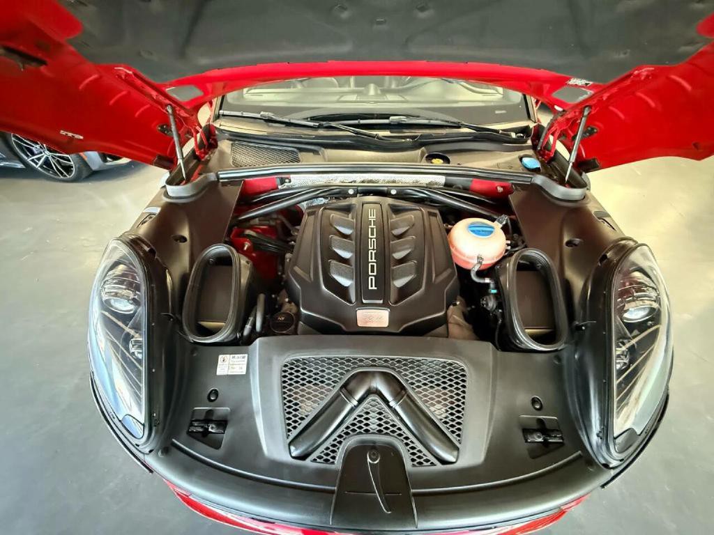 2017 Porsche Macan Image 44