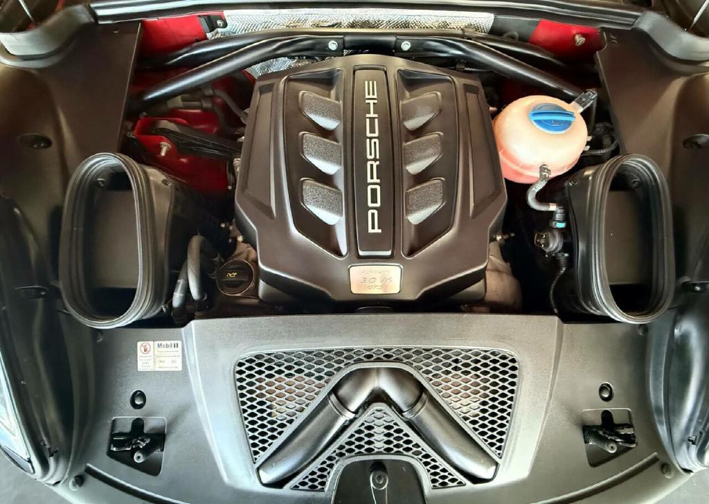 2017 Porsche Macan Image 45