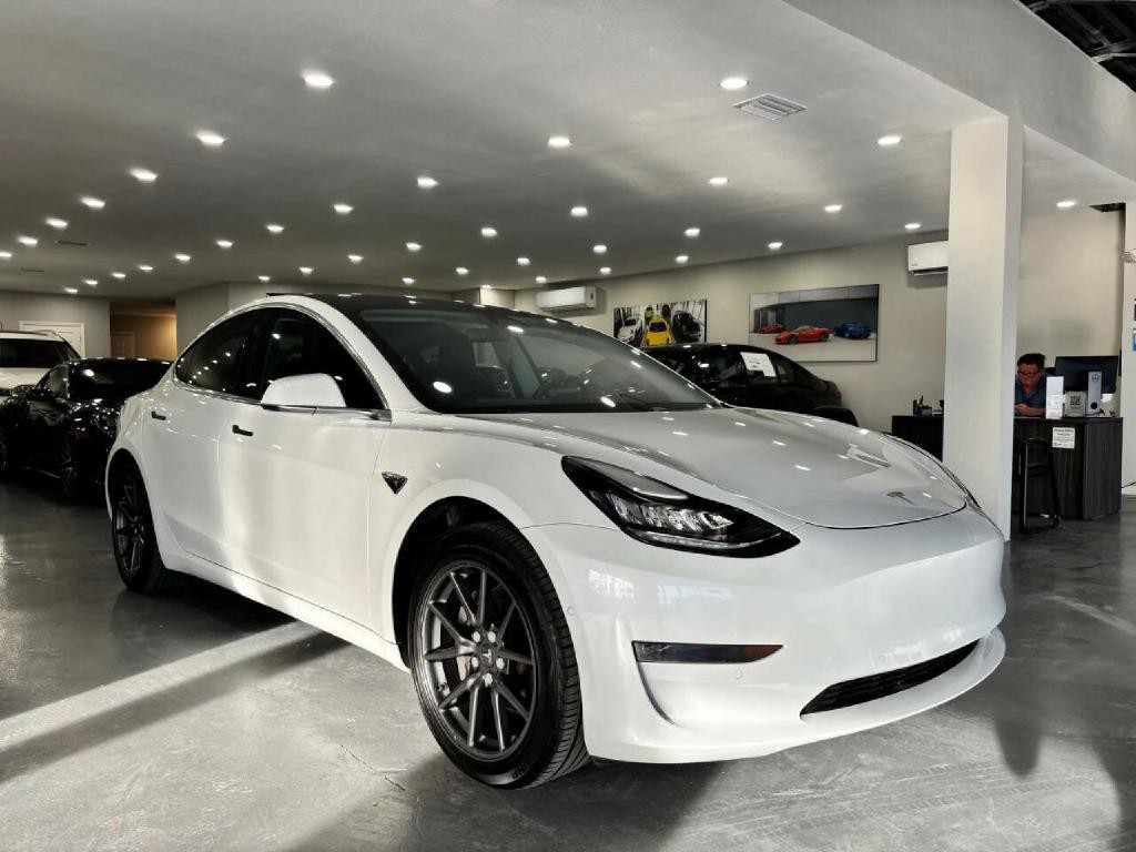 2018 Tesla Model 3 Image 1