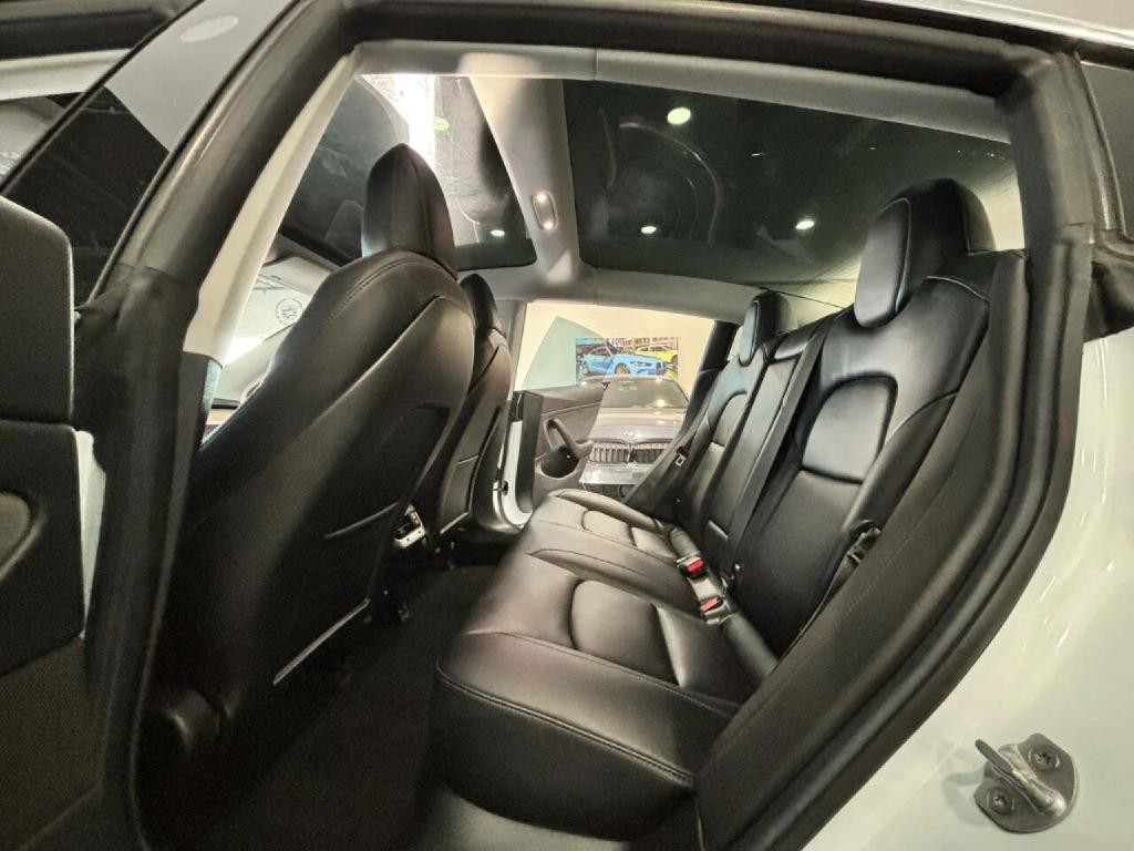 2018 Tesla Model 3 Image 15