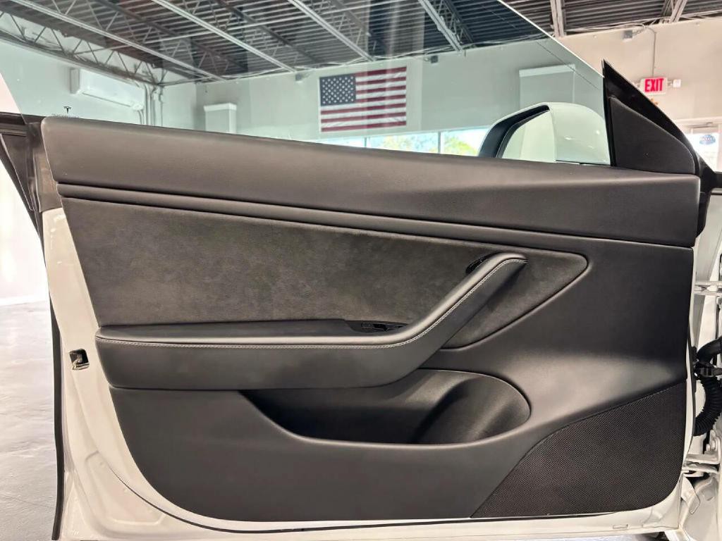 2018 Tesla Model 3 Image 32