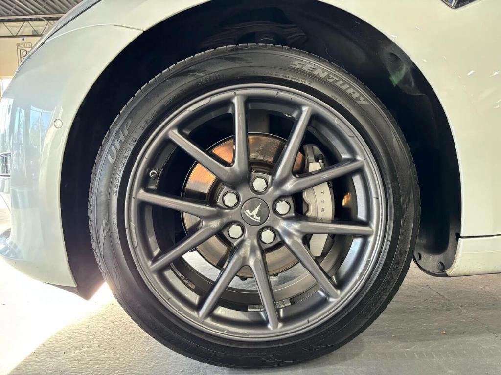 2018 Tesla Model 3 Image 40