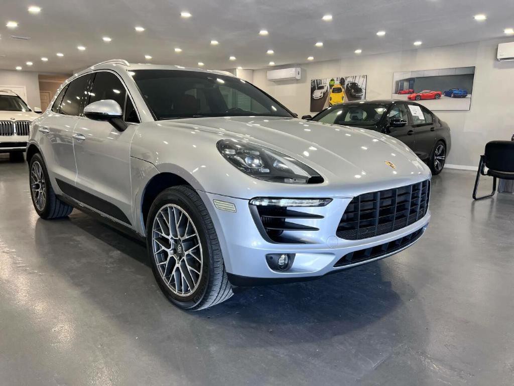 2017 Porsche Macan Image 1