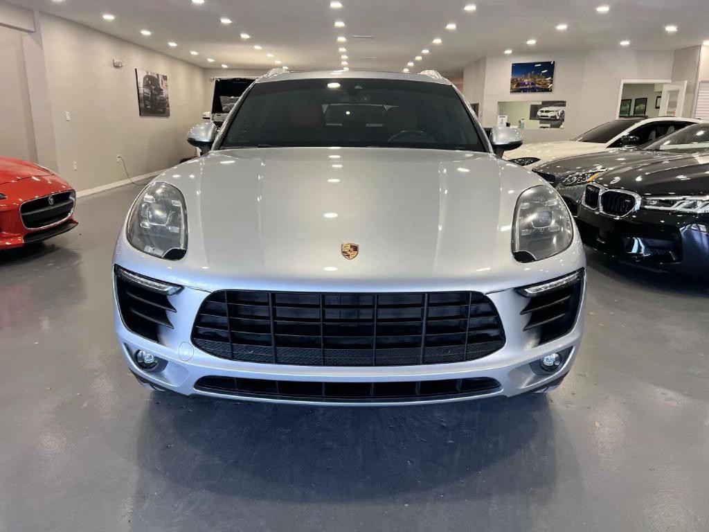 2017 Porsche Macan Image 2