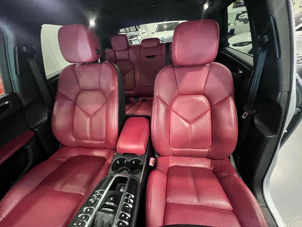 2017 Porsche Macan Image 10