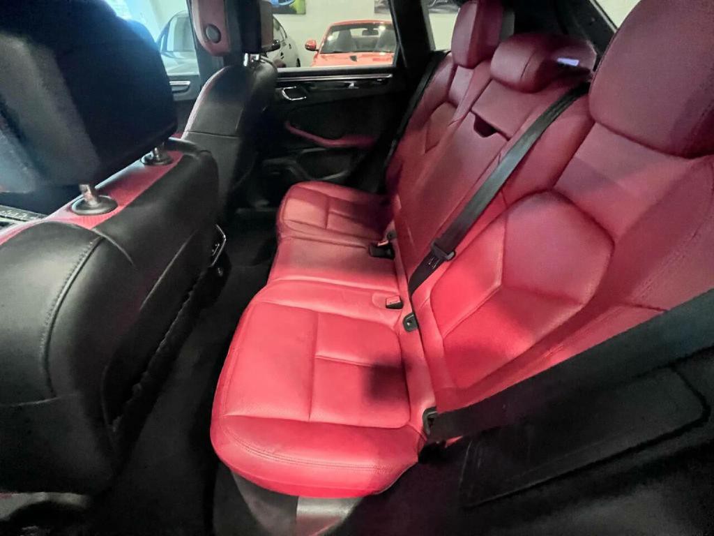 2017 Porsche Macan Image 11