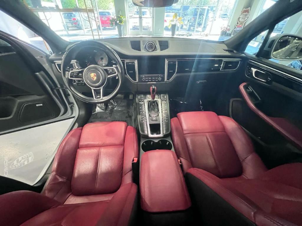 2017 Porsche Macan Image 13