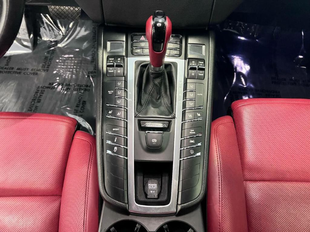 2017 Porsche Macan Image 15